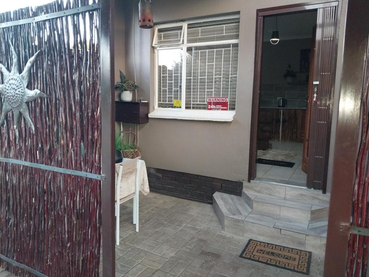 African Elephant'S Den Klerksdorp Exterior foto