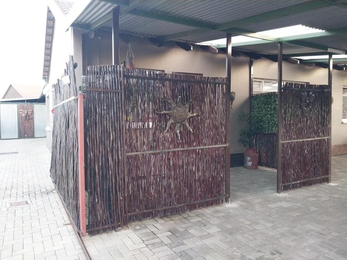 African Elephant'S Den Klerksdorp Exterior foto