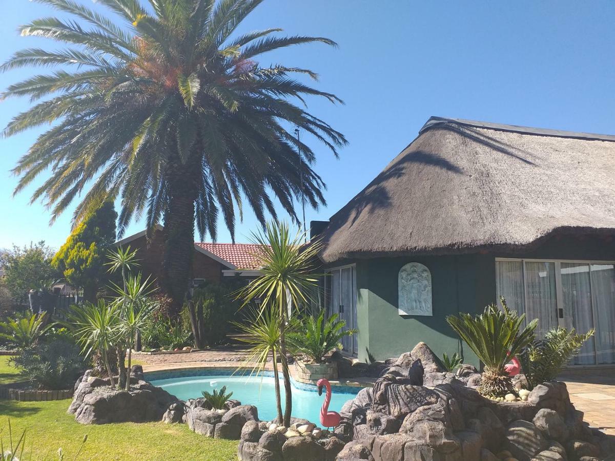 African Elephant'S Den Klerksdorp Exterior foto